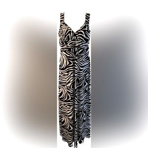 Black & White 🦓  Zebra print maxi dress by EnFocus